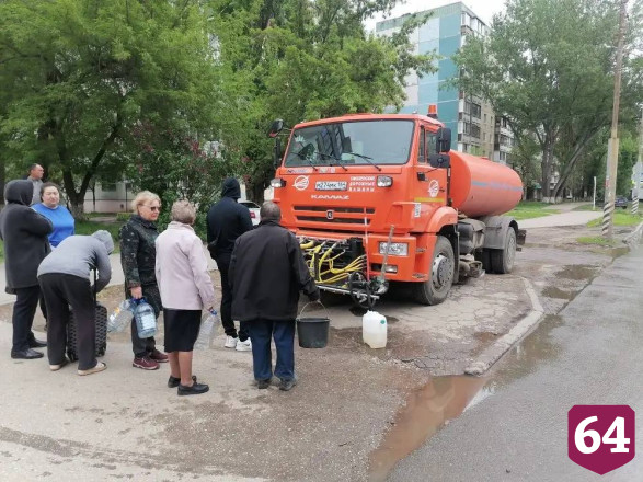 В Энгельсе увеличили число машин для подвоза воды