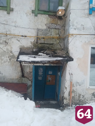 Саратовских чиновников пригласили в гости в полуразрушенный дом