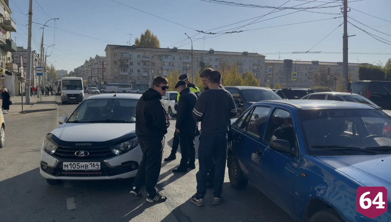 Минтранс и полицейские выявили в Саратове нелегальных таксистов