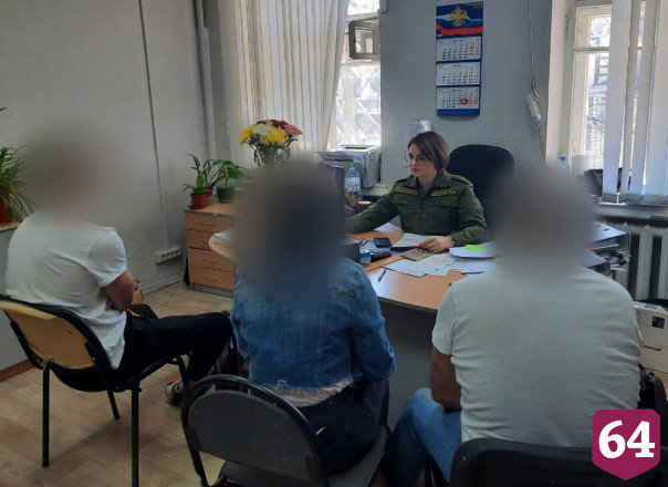 В Саратове девушка при задержании укусила полицейского за спину