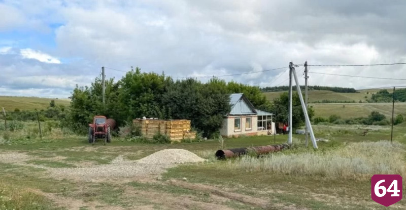 В Саратове продают ферму с коровами и баранами у пруда и леса