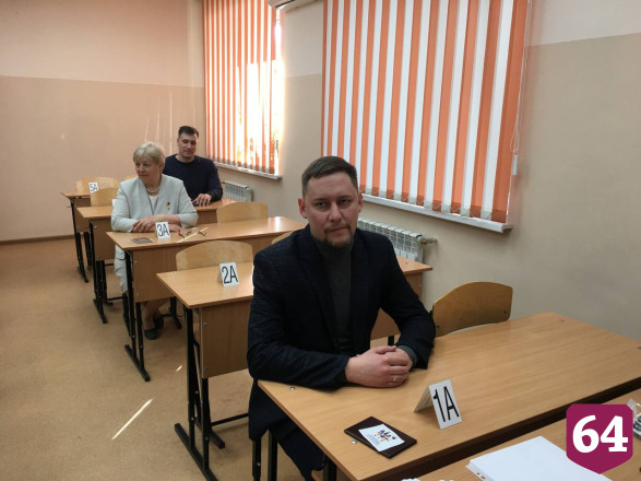 В Саратове родители выпускников сдали ЕГЭ по русскому языку