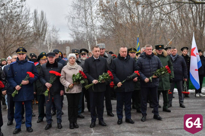 Саратовский губернатор почтил память погибших бойцов 