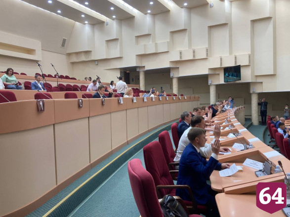 Городскую думу Саратова покинули три депутата
