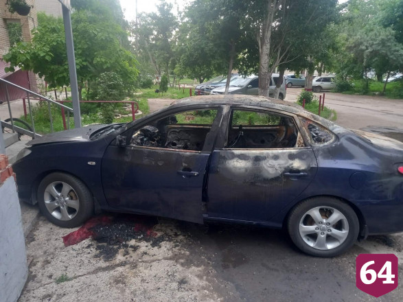 Поджог иномарки под Саратовом попал на видео