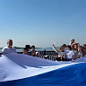 На набережной Саратова развернули 140-метровый триколор