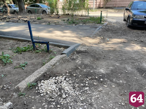 Саратовцы пожаловались на изуродованный в центре города двор