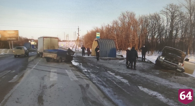 Водитель грузовика устроил массовую аварию на саратовской трассе