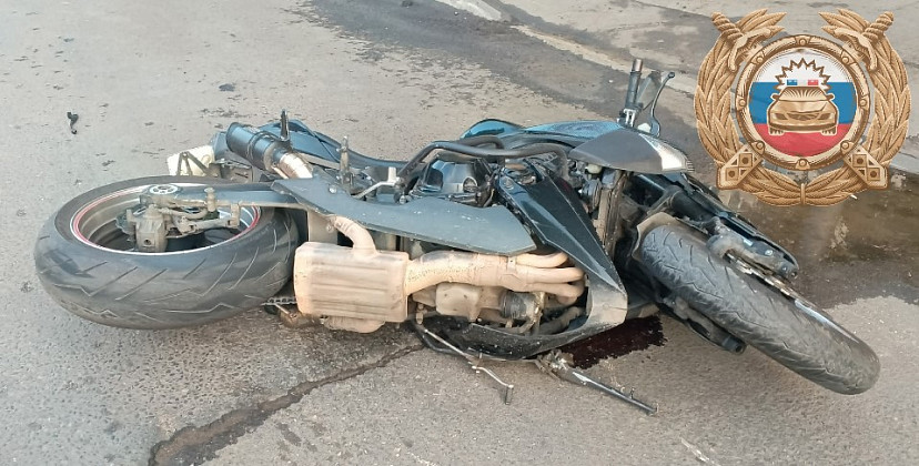 На Большой Горной в ДТП разбился байкер и его пассажирка 