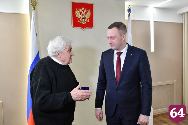 Саратовский журналист получил Почетный знак от губернатора 
