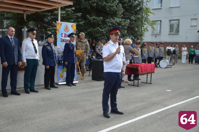Следователь пожелал саратовским кадетам успехов в учебе и новых начинаний