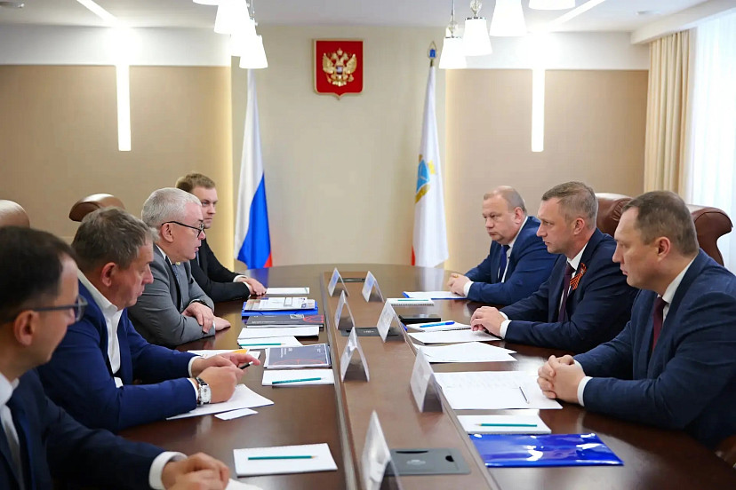 Саратовский губернатор обсудил трудоустройство выпускников колледжей на заводы