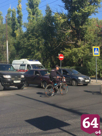 Саратовцев возмутили неприличные жесты участников велопарада