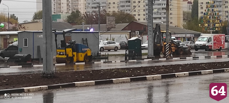 Центральную улицу Энгельса затопили дождевые воды