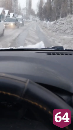 Автомобилисты пожаловались на ледяную кашу в центре Саратова