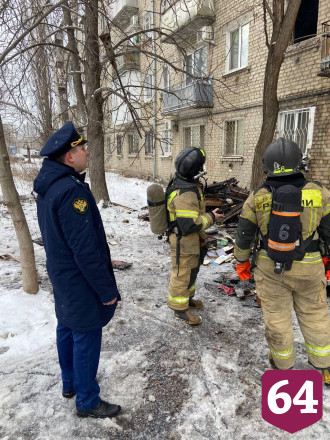 В Саратове пожарные спасли из горящего дома 18 жильцов
