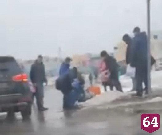 В Саратове у детского сада внедорожник задавил 3-летнюю девочку
