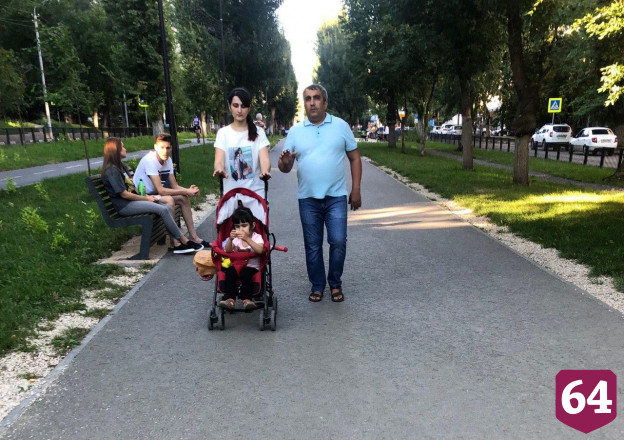 Жители Саратова вышли на воскресную прогулку без масок