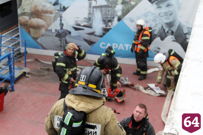 У набережной Саратова «загорелся» теплоход «Волга-2»