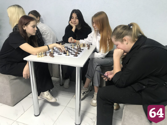 В лицее под Саратовом проводят уроки труда и играют в шахматы
