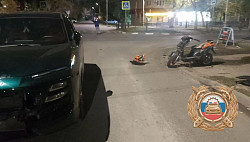 В Саратове подростки на скутере столкнулись с кроссовером