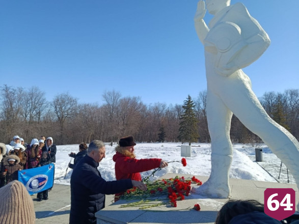 Саратовцы написали диктант на месте приземления Гагарина