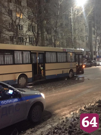 На Вольской водитель автобуса спровоцировал массовое ДТП