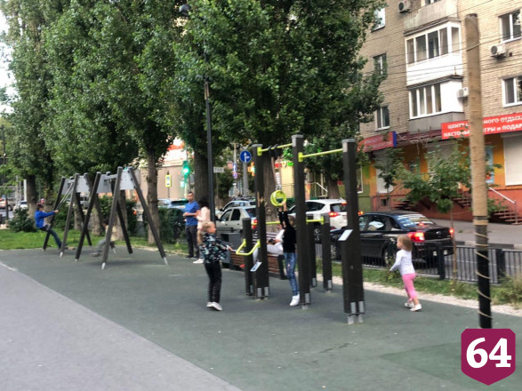 Жители Саратова снова вышли на прогулку без масок