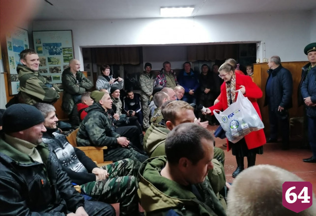 Мобилизованных саратовцев на проводах благословляли священники и имамы