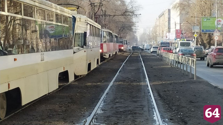 В Саратове из-за ДТП у Сенного остановились трамваи