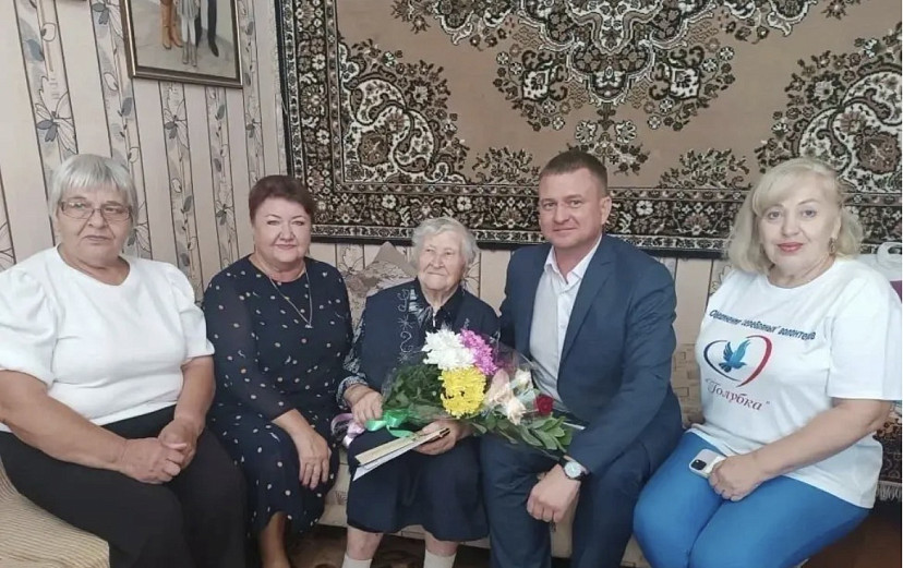 В Саратовской области труженицу тыла с 95-летием поздравили стихами
