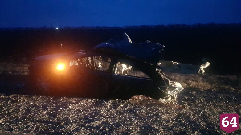 В аварии с КамАЗом на трассе под Саратовом погибли два человека
