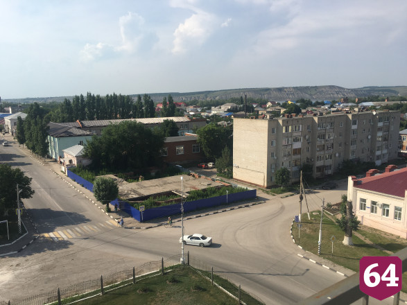 Саратовцы после пения пастора под гитару забрались на колокольню 
