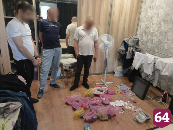 В квартире саратовца нашли килограмм марихуаны и гашиша