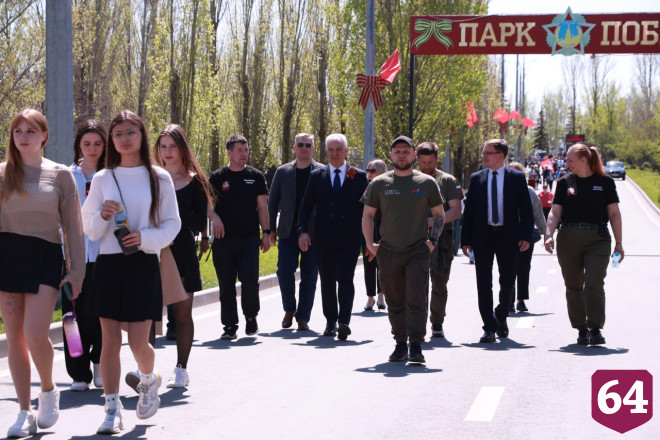 Саратов посетили участники автопробега на раритетных «Победах»