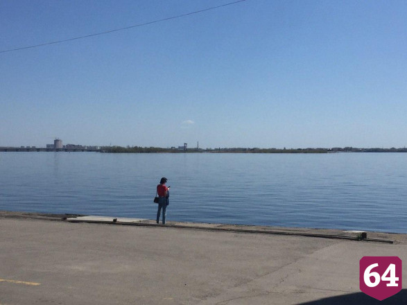 Первомайские прогулки саратовцы разнообразили купанием в Волге