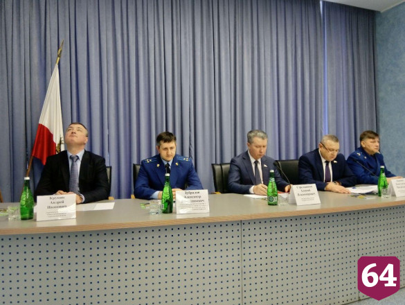 Саратовские предприятия предложили перевести с пластиковой на экологичную стеклянную тару 