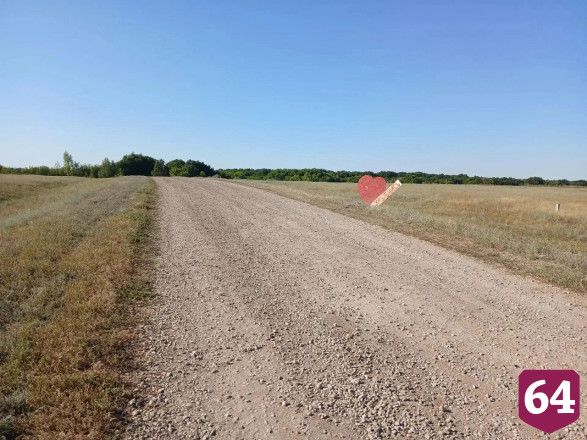 Неизвестные умельцы украсили въезд в саратовское село гигантским сердцем 