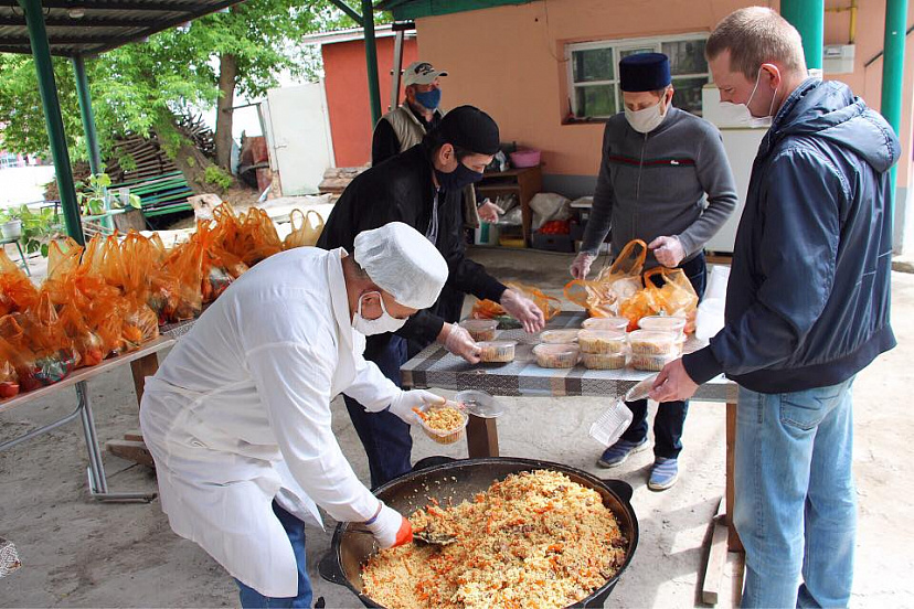 Мусульмане доставили продукты работающим в «красной зоне» врачам