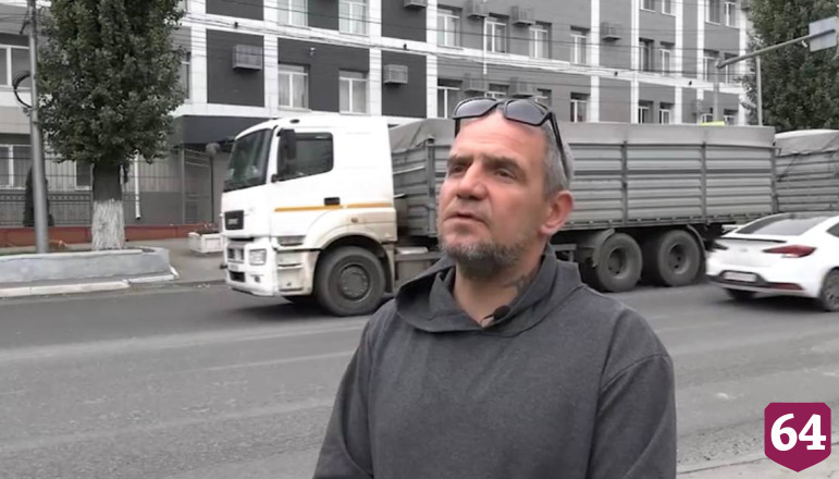 Саратовские полицейские сопроводили до больницы автомобиль с теряющей сознание пассажиркой