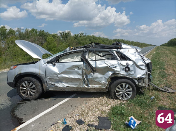 Два пассажира кроссовера пострадали в ДТП на трассе под Саратовом