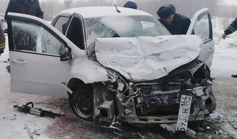 Две автоледи и 13-летняя девочка покалечились в ДТП под Саратовом