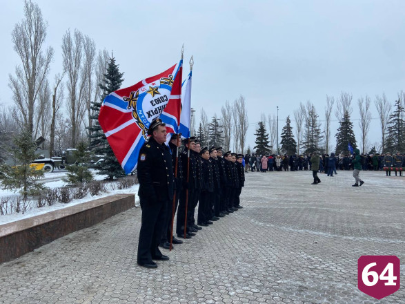 Саратовский губернатор почтил память героев Отечества
