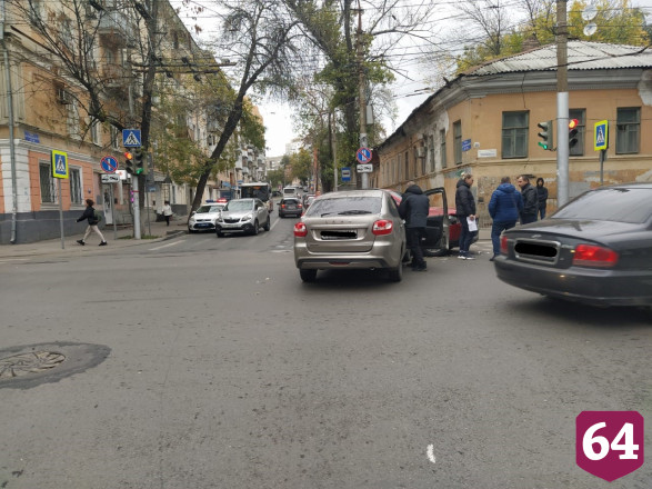 На Чернышевского не разъехались легковушка и кроссовер