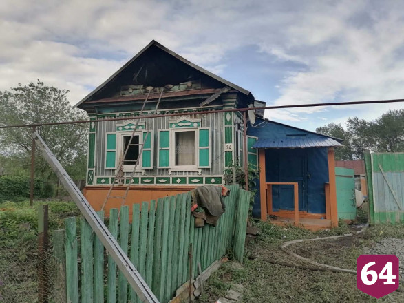 На пожаре в частном доме под Саратовом пострадал мужчина