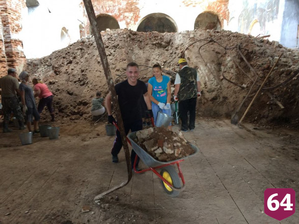 Саратовцы самостоятельно восстанавливают старинный храм в селе Лох