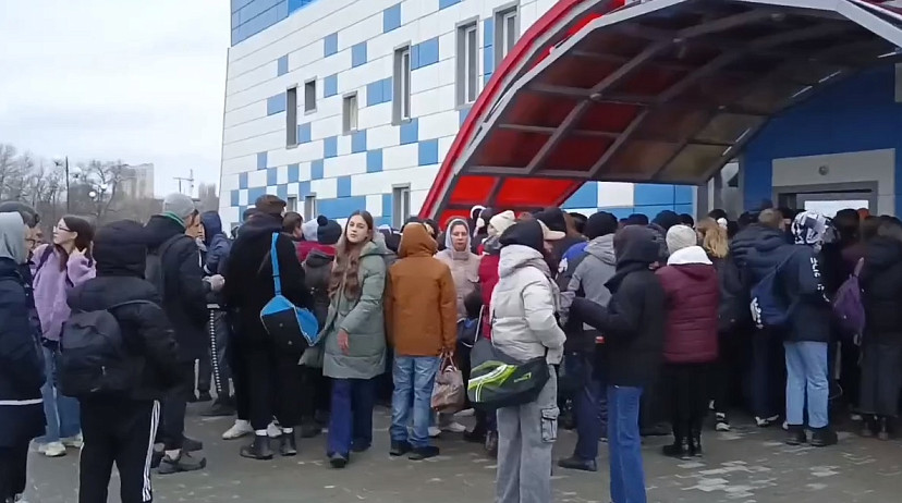 В Энгельсе добавили сеанс для желающих покататься в Ледовом дворце