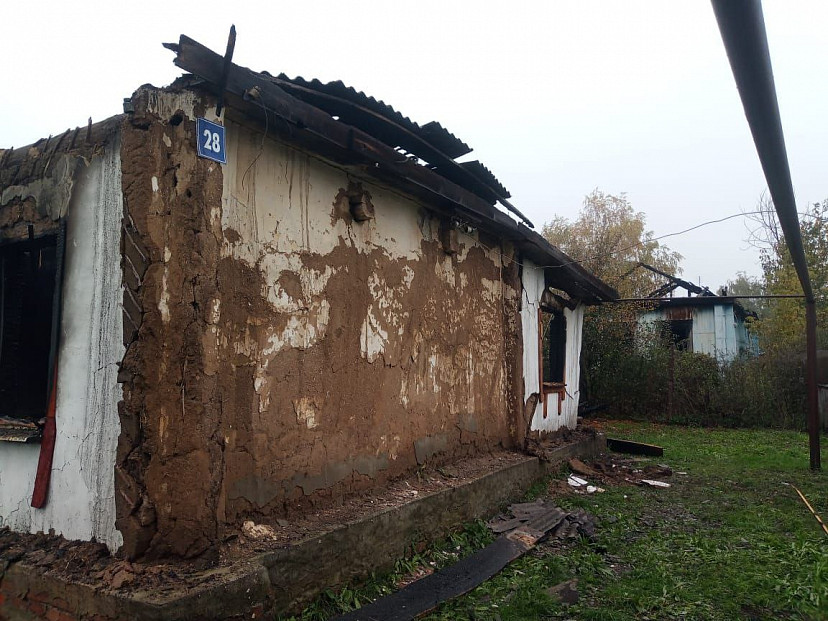 При пожаре на даче обгорел пенсионер