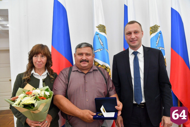 Саратовцы в День семьи, любви и верности получили медали 