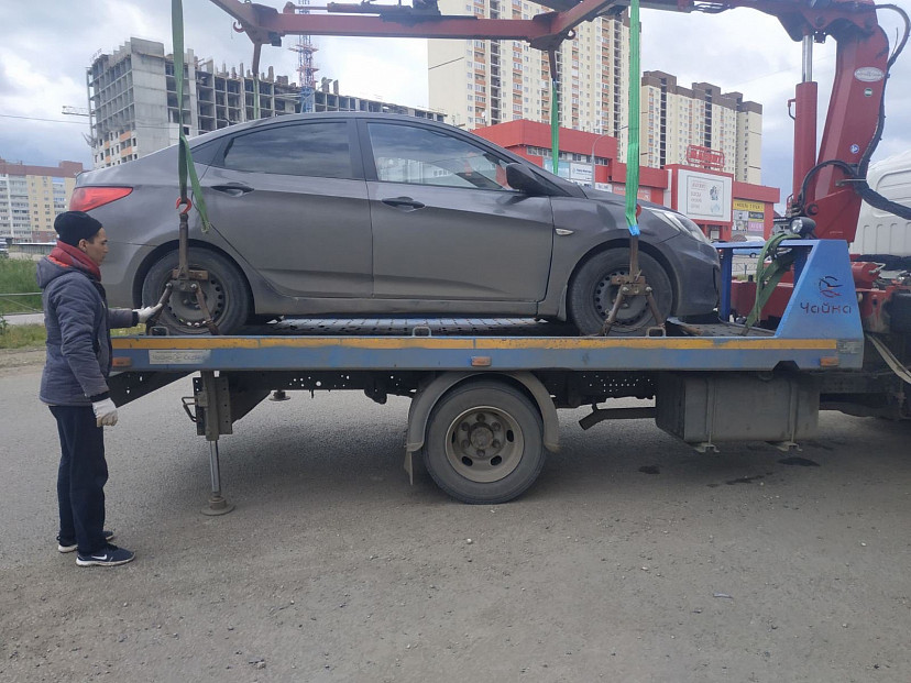В Саратове эвакуировали с тротуаров иномарки автохамов 